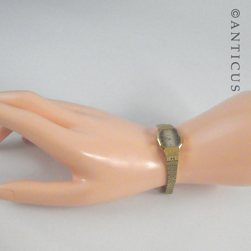 Ladies Seiko Manual Wind Watch, 15 Jewels.