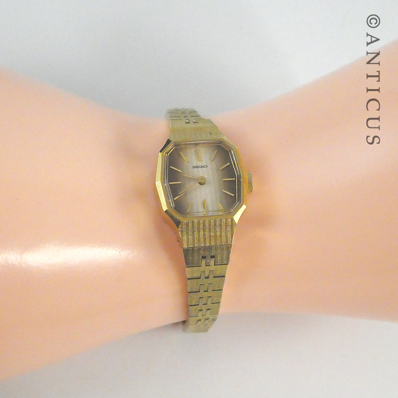 Ladies Seiko Manual Wind Watch, 15 Jewels.