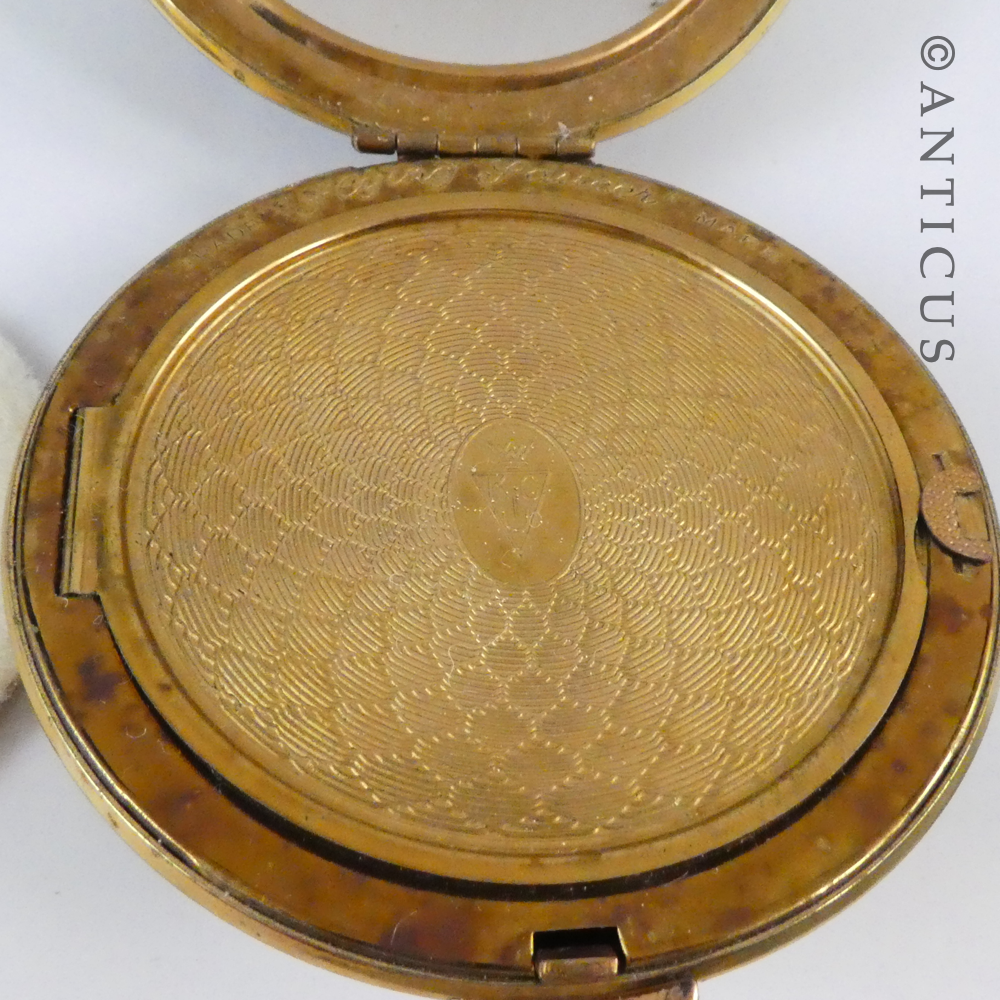 Kigu Flying Saucer Compact.