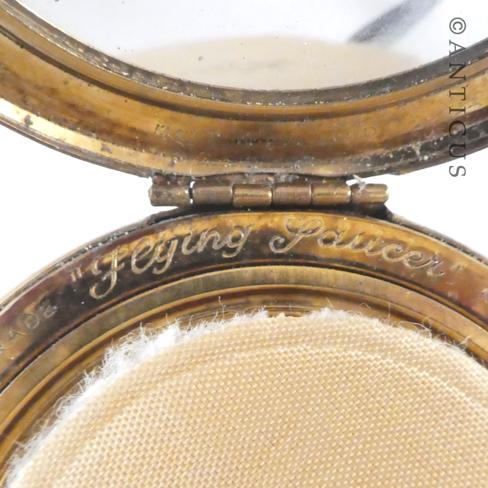 Kigu Flying Saucer Compact.