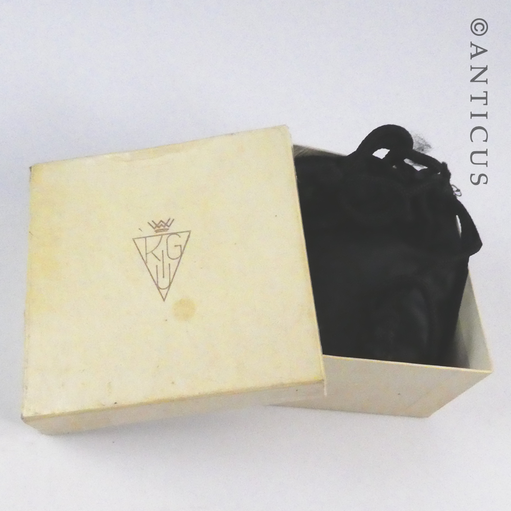 Kigu Flying Saucer Compact.