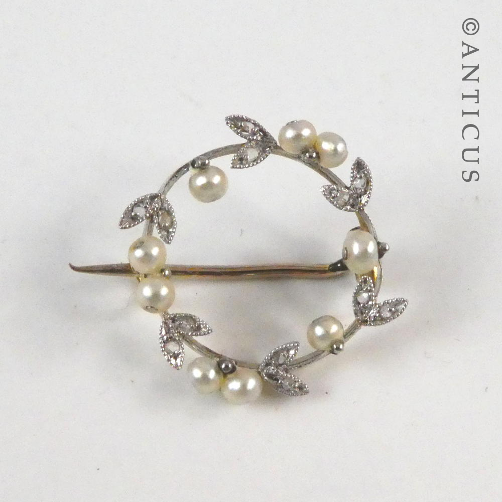 18ct Gold, Diamonds and Pearls Small Circlet Brooch