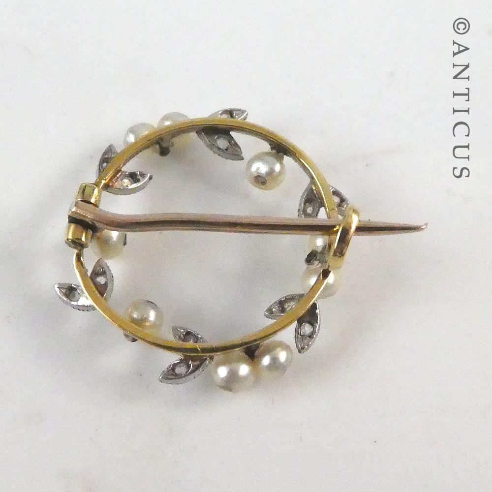 18ct Gold, Diamonds and Pearls Small Circlet Brooch