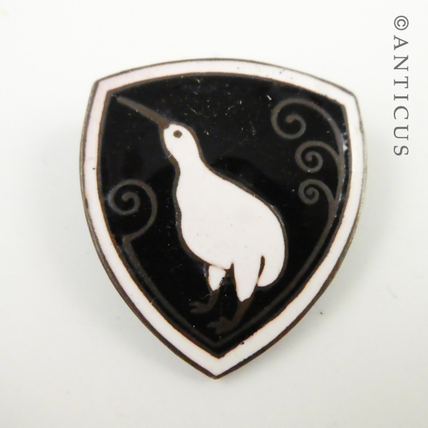 Vintage BadgeEnamel Badge, Kiwi.