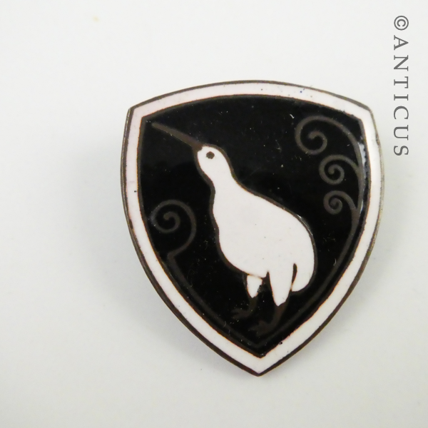 Vintage BadgeEnamel Badge, Kiwi.