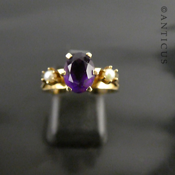 Vintage Amethyst and Pearl Gold Ring.