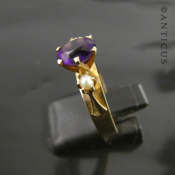 Vintage Amethyst and Pearl Gold Ring.