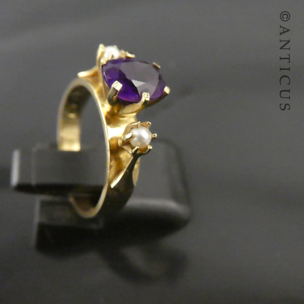 Vintage Amethyst and Pearl Gold Ring.