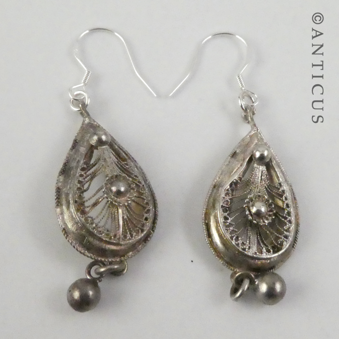 Silver Filigree Necklace and Earrings.