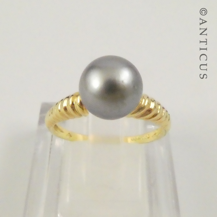 18ct Gold and Black Pearl Ring.