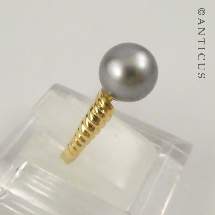 18ct Gold and Black Pearl Ring.
