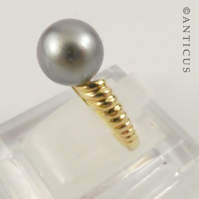 18ct Gold and Black Pearl Ring.
