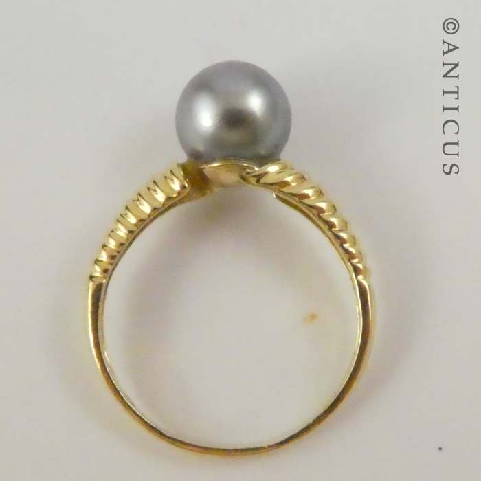 18ct Gold and Black Pearl Ring.