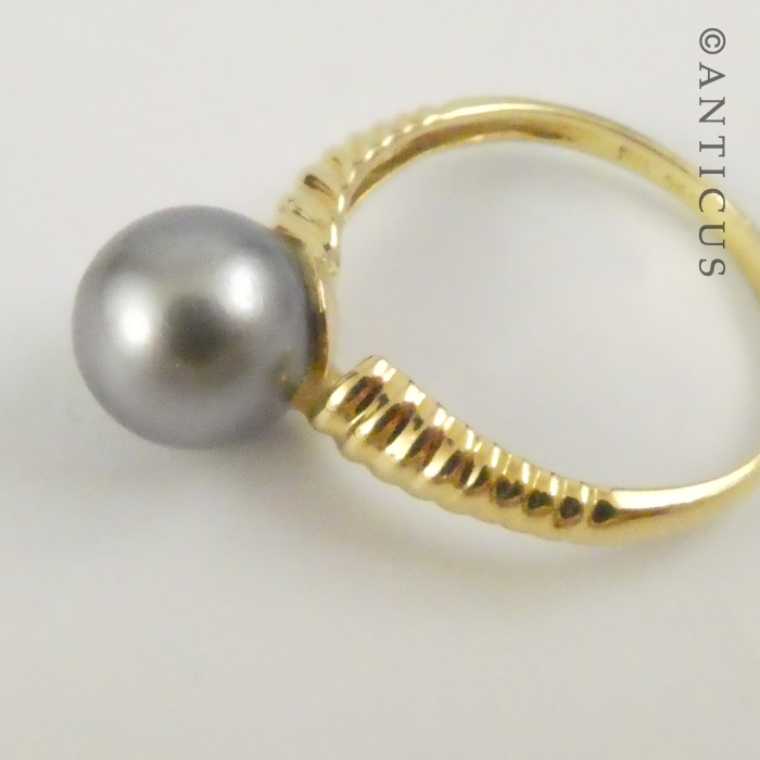 18ct Gold and Black Pearl Ring.