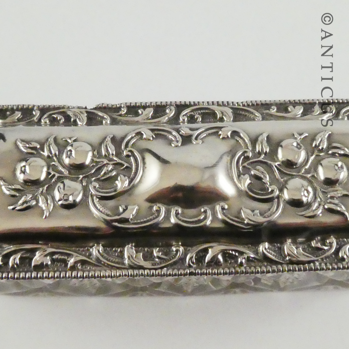 Antique Silver-Lidded Small Vanity Box.