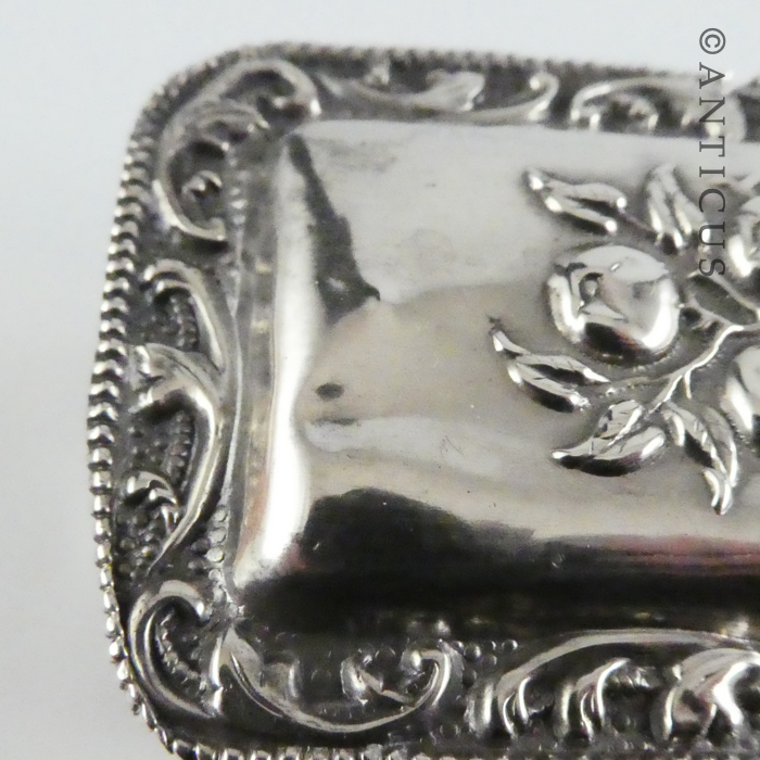 Antique Silver-Lidded Small Vanity Box.