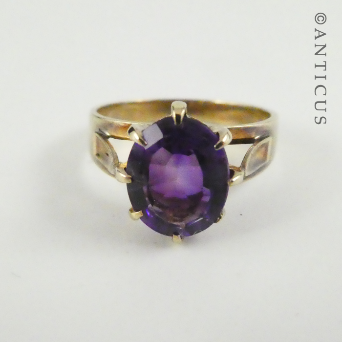 Amethyst and Gold Vintage Ring.