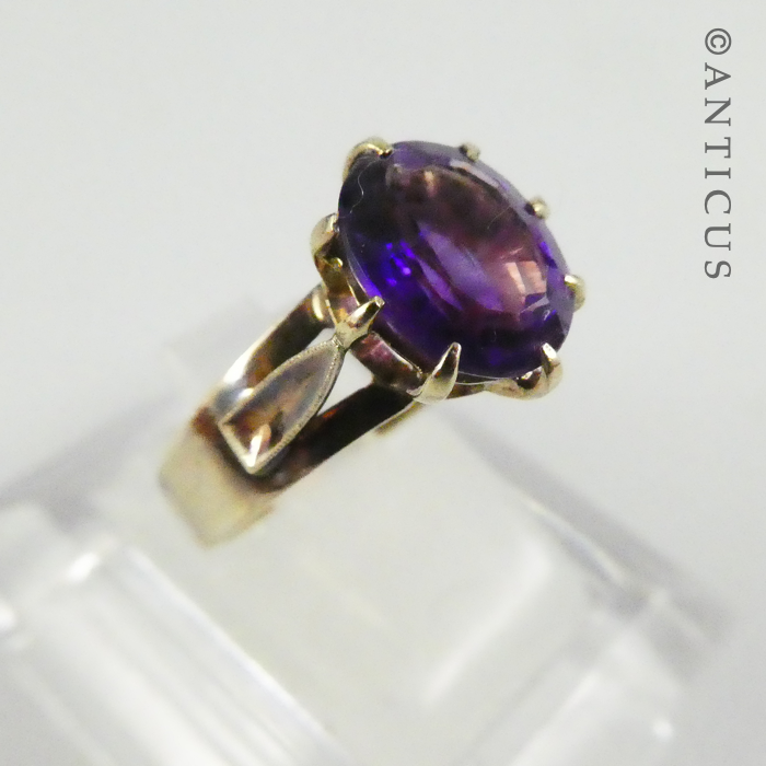 Amethyst and Gold Vintage Ring.