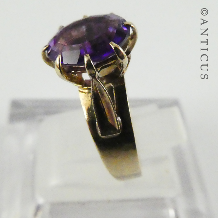 Amethyst and Gold Vintage Ring.