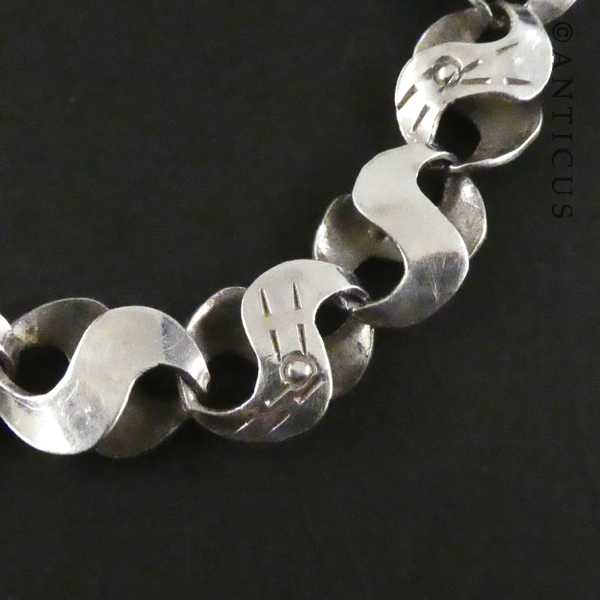 Engraved S-Pattern Link Bracelet