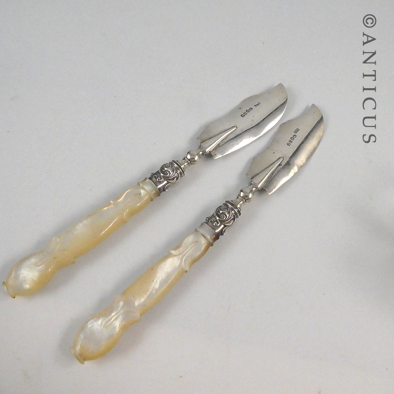 Pair of Victorian Silver Butter knives, 1854.