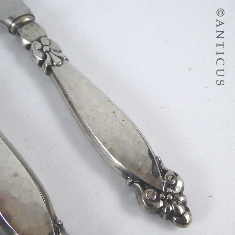 Set of 12 Silver Handled Vintage Knives.