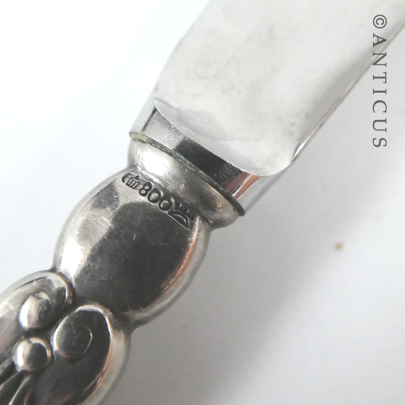 Set of 12 Silver Handled Vintage Knives.