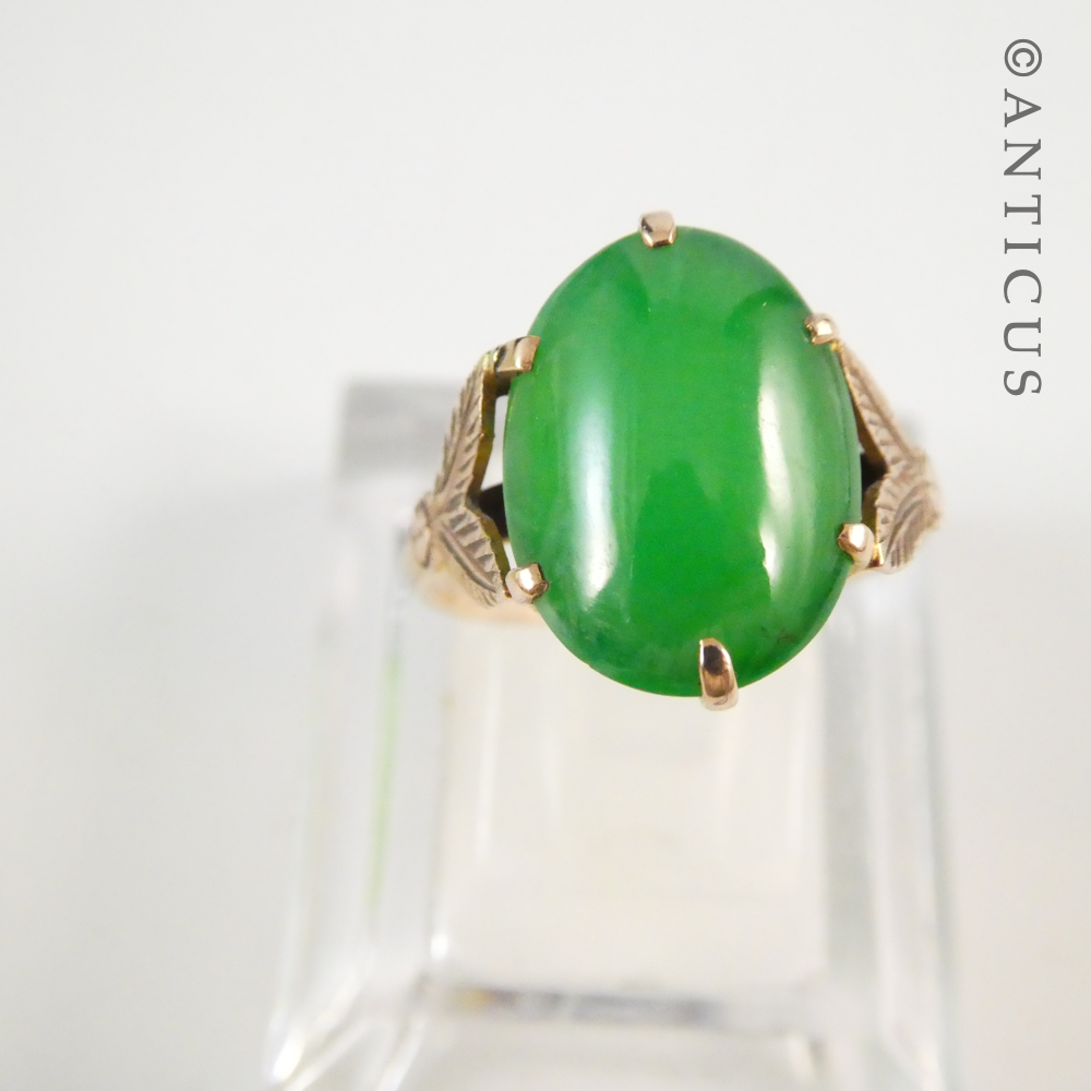 Vintage Jade Ring in 9ct Gold.
