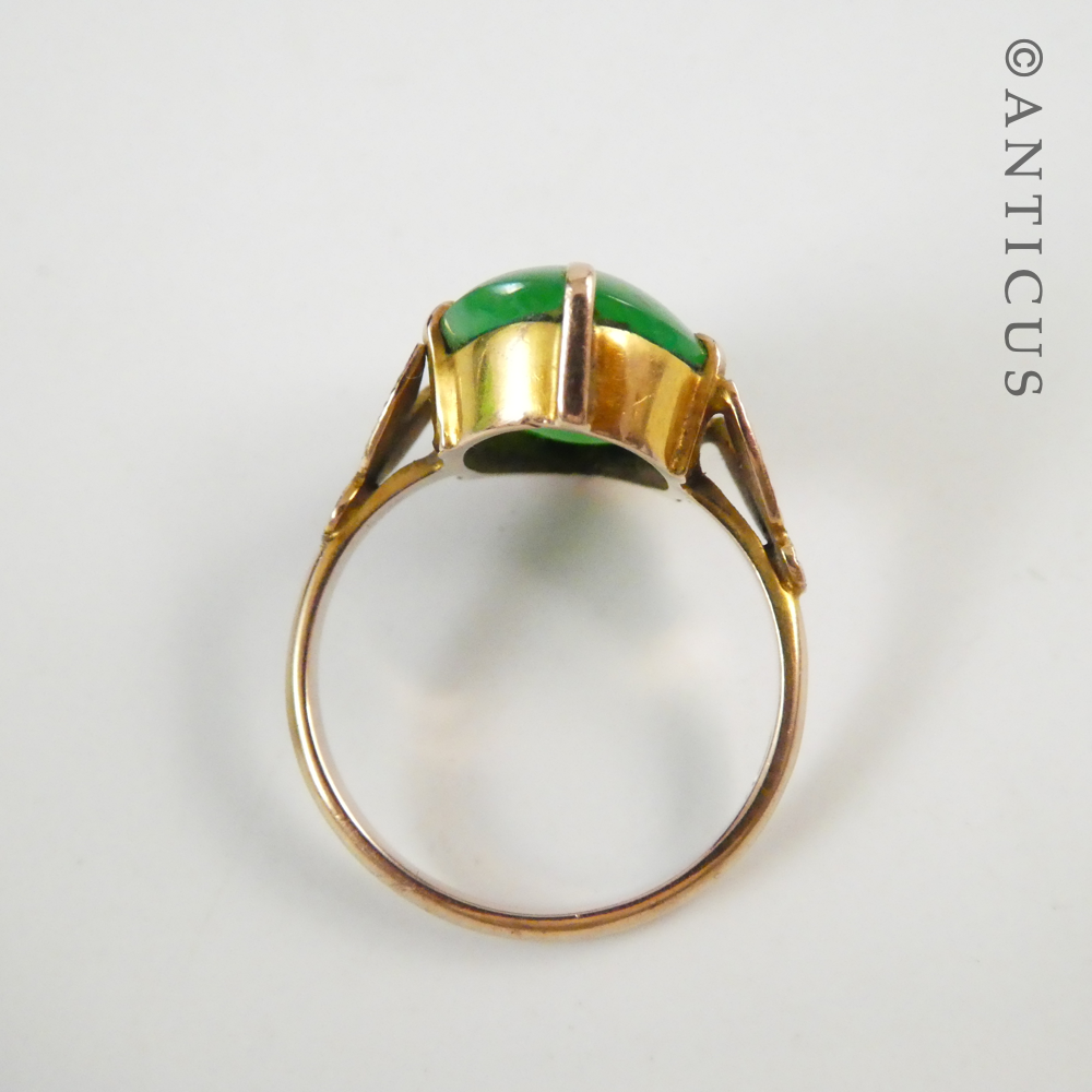 Vintage Jade Ring in 9ct Gold.