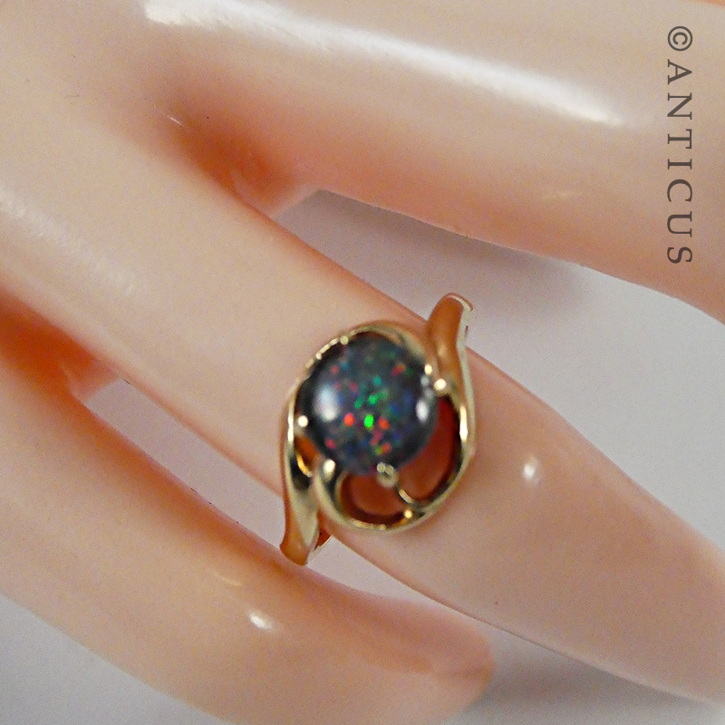 Gold and Opal Vintage Ring.