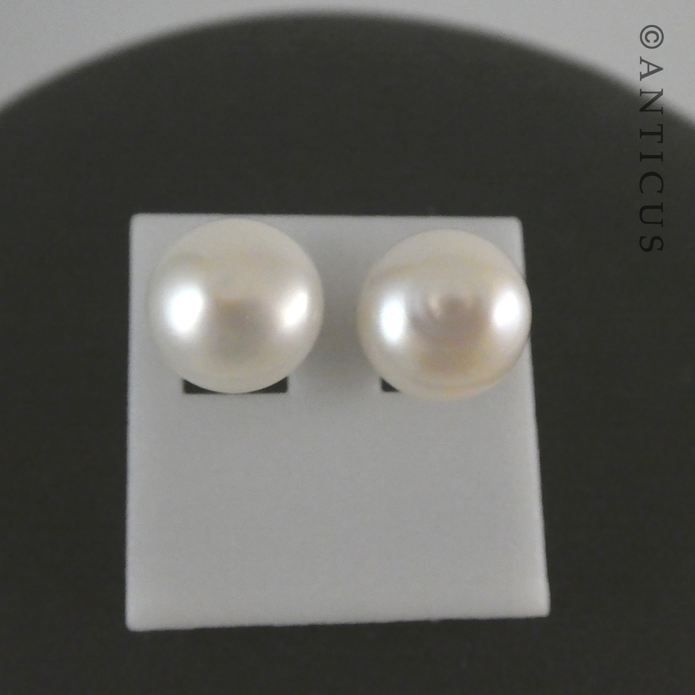 Long Freshwater Pearl Necklace & Earrings.