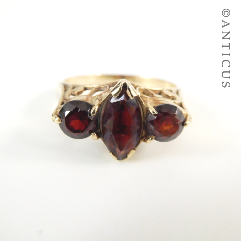 Gold and Garnet Vintage Ring.