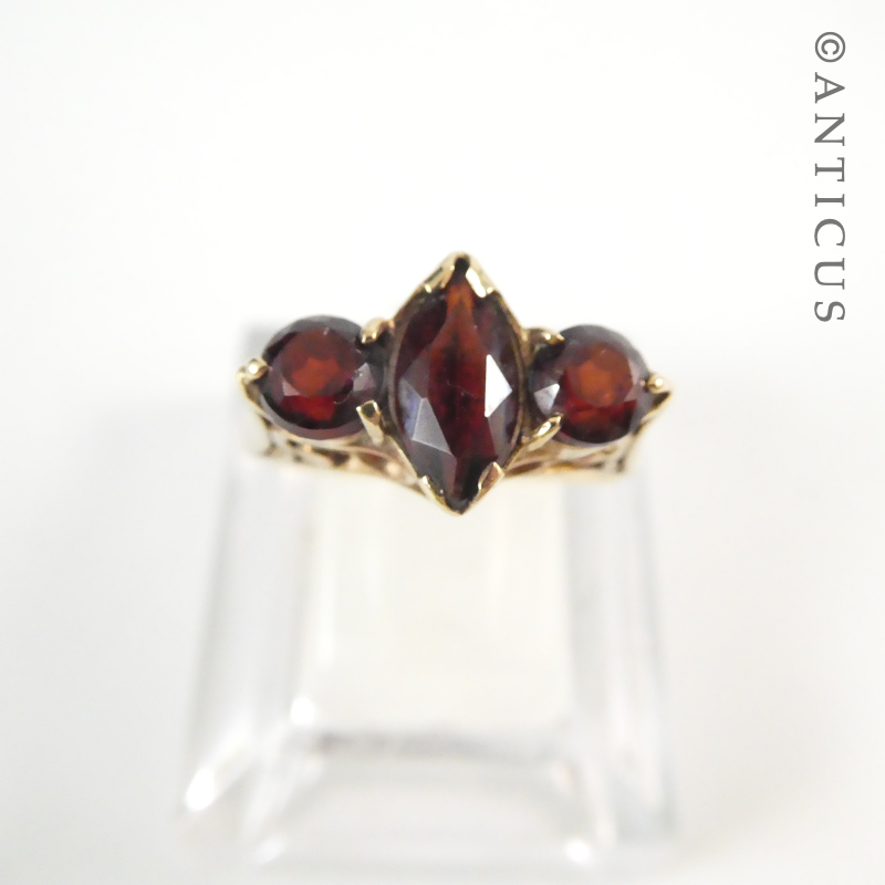 Gold and Garnet Vintage Ring.