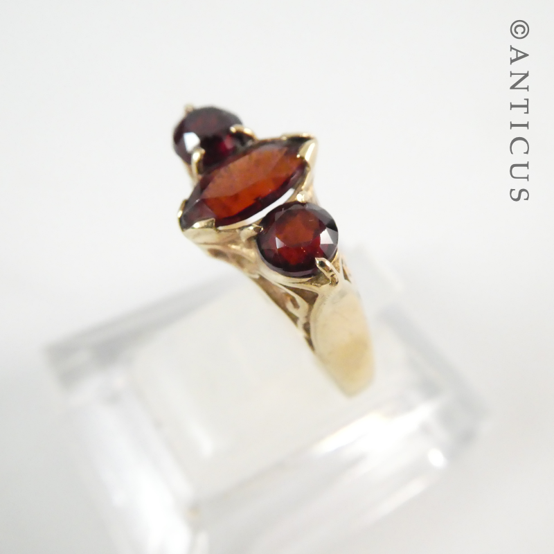 Gold and Garnet Vintage Ring.