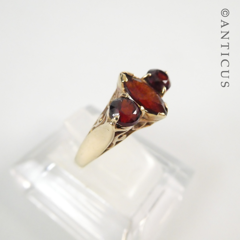 Gold and Garnet Vintage Ring.