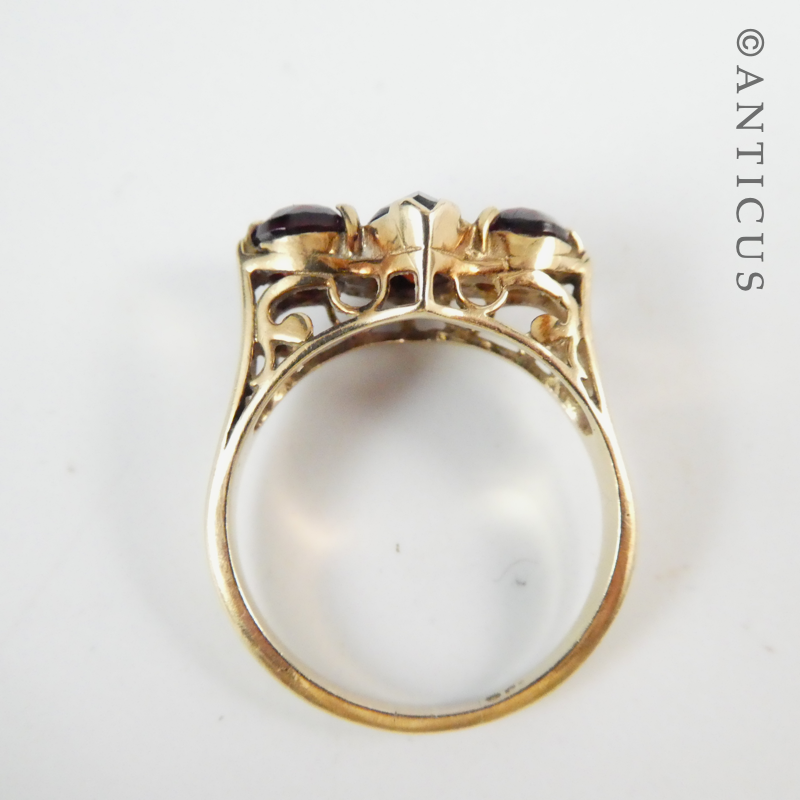 Gold and Garnet Vintage Ring.