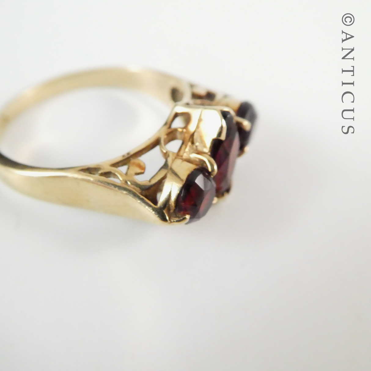 Gold and Garnet Vintage Ring.
