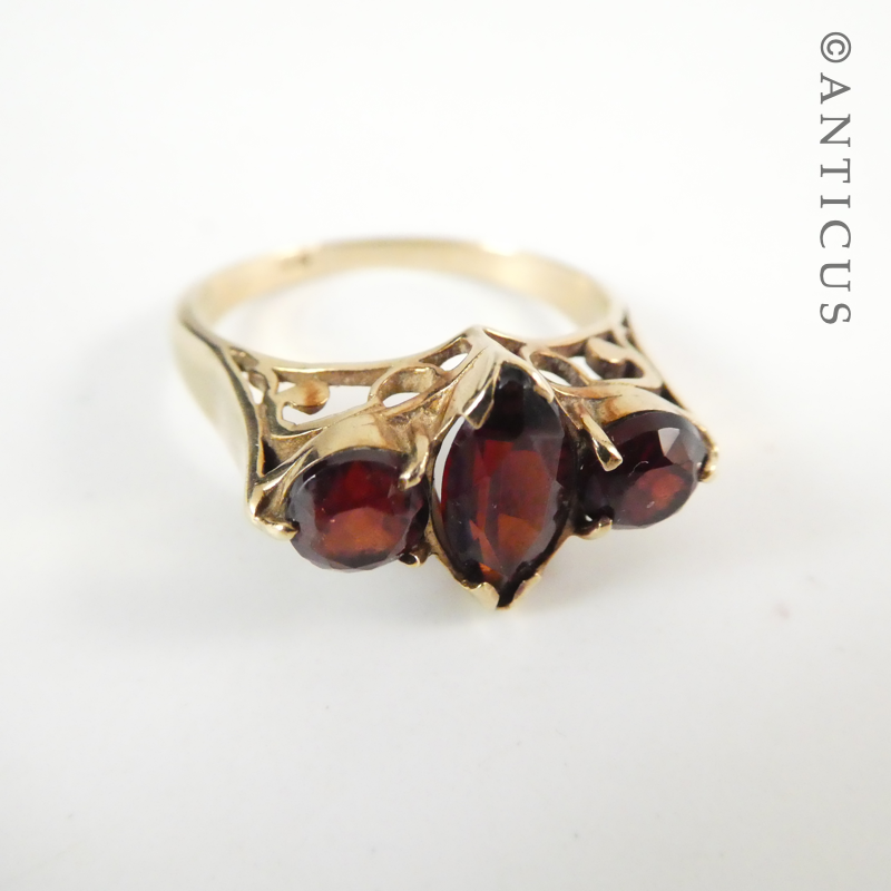 Gold and Garnet Vintage Ring.