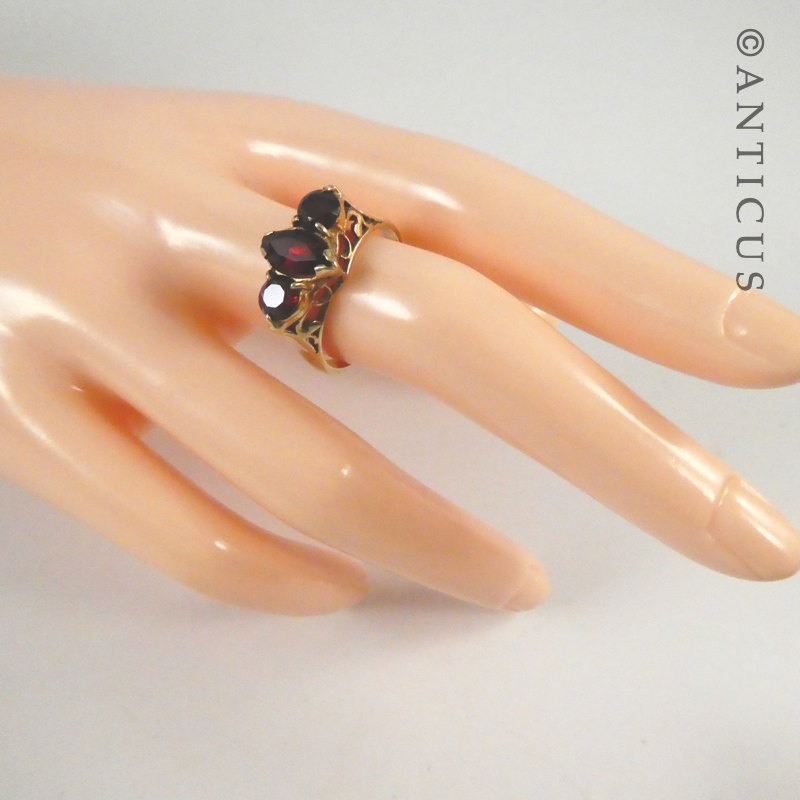 Gold and Garnet Vintage Ring.