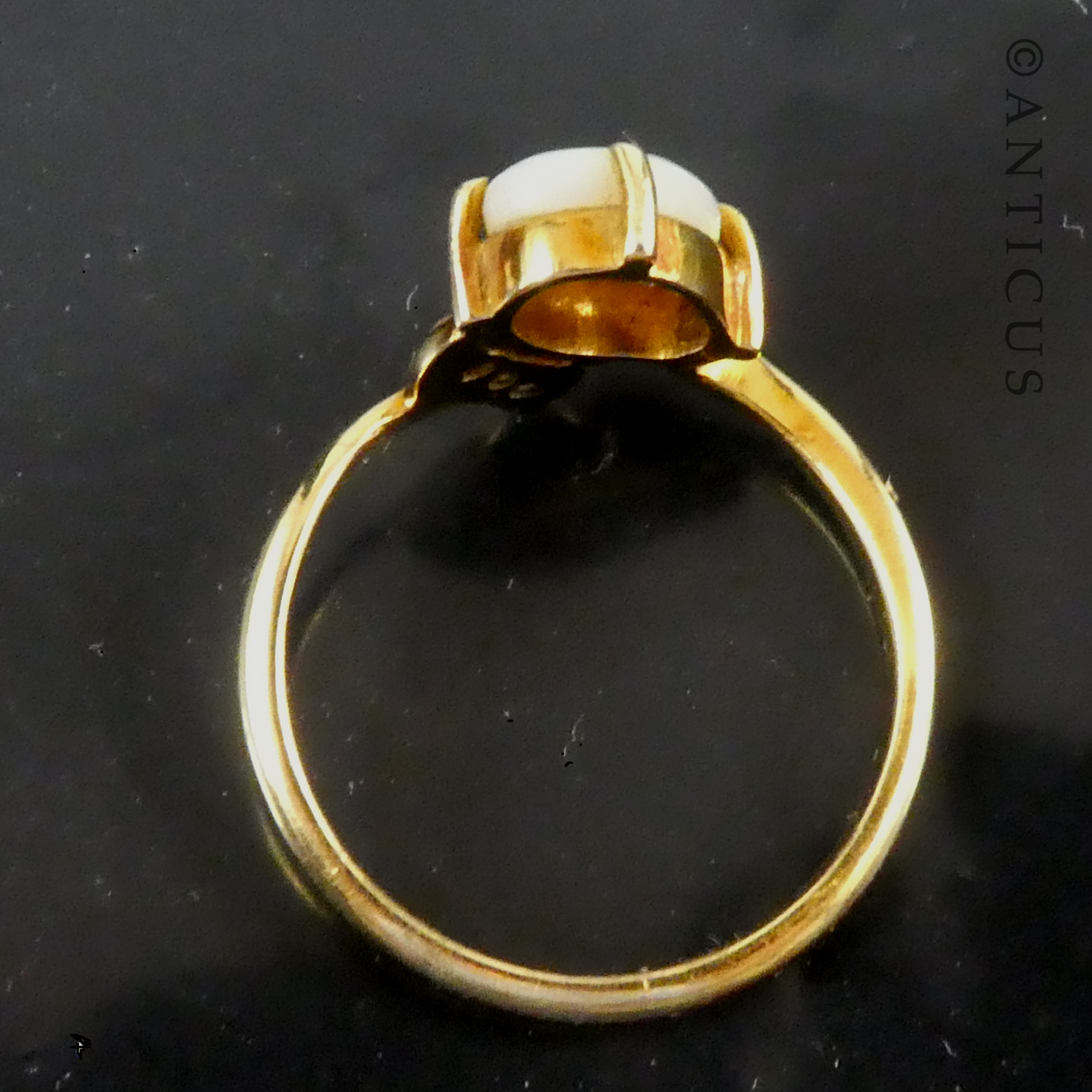 18ct Gold and Opal Ring.