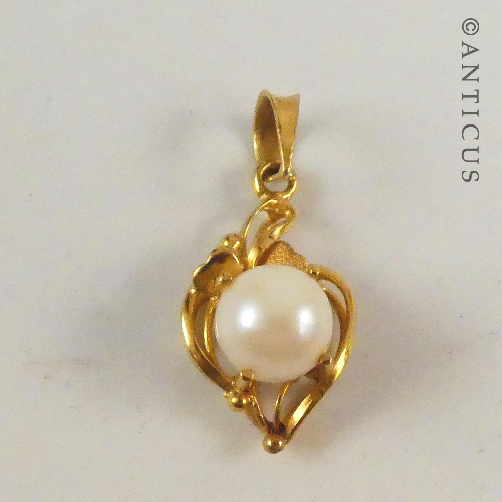 Cultured Pearl Pendant with Gold Plated Mount.