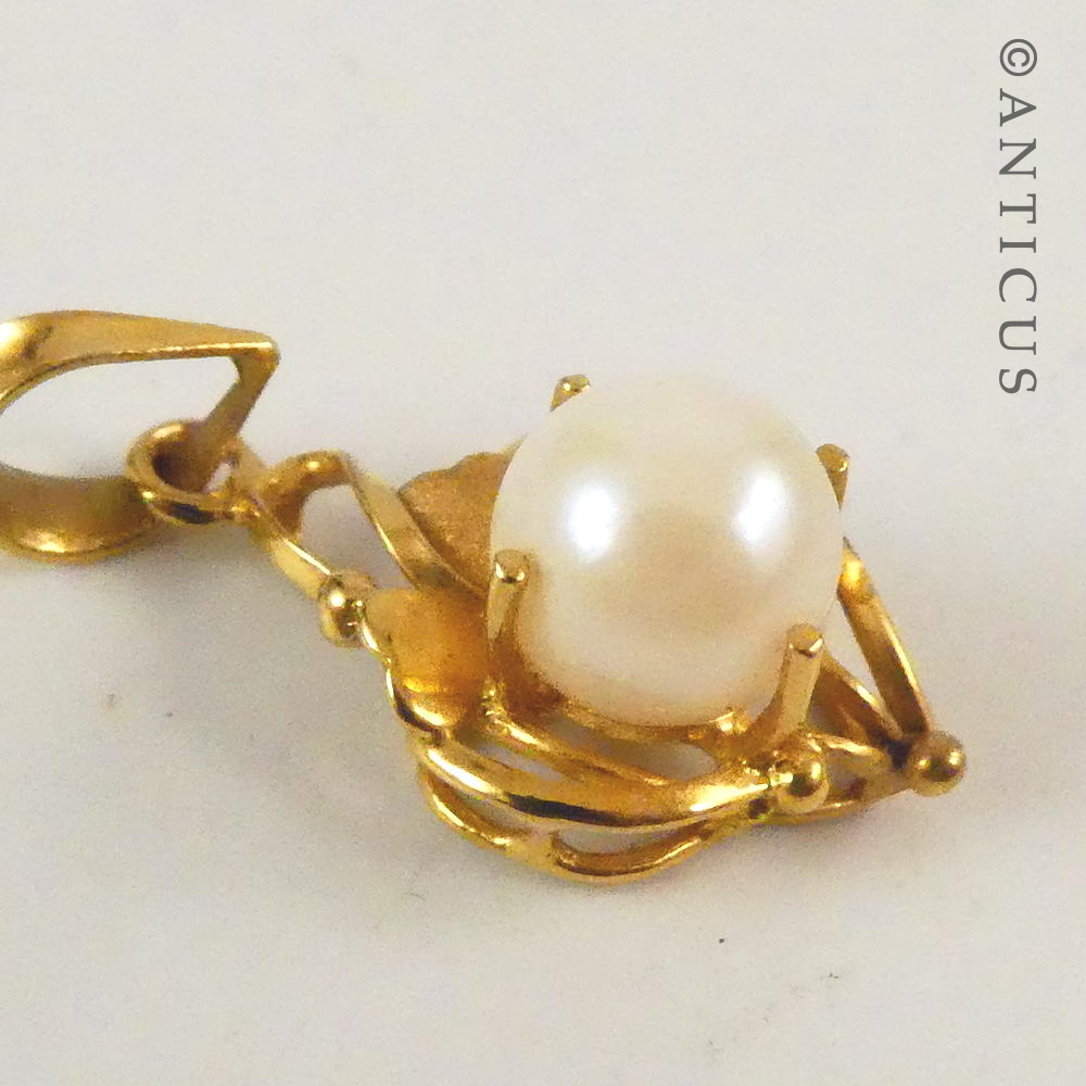 Cultured Pearl Pendant with Gold Plated Mount.