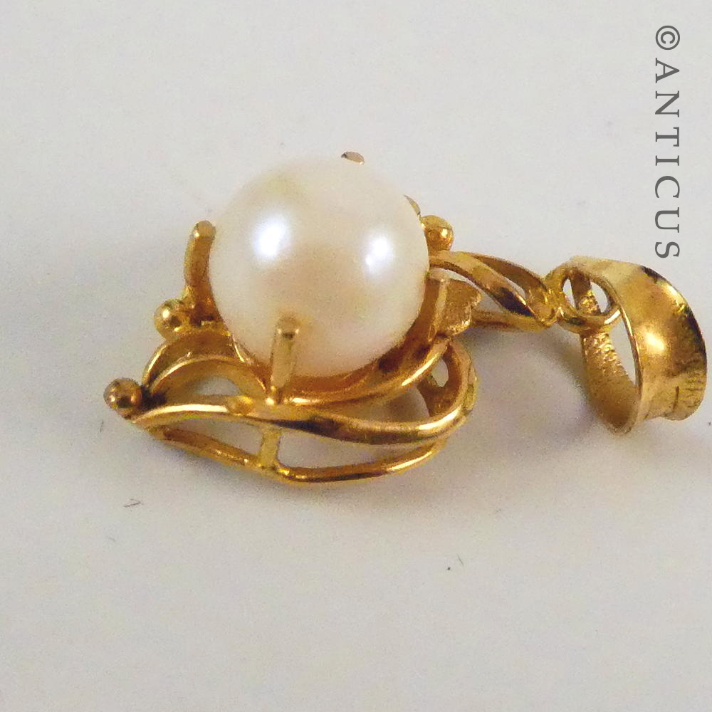 Cultured Pearl Pendant with Gold Plated Mount.
