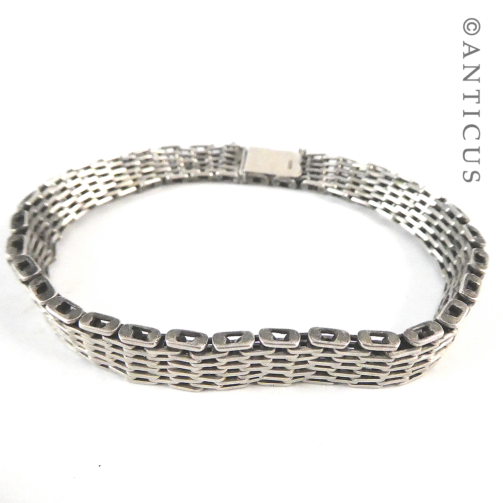 Silver Gatelink Style Bracelet.