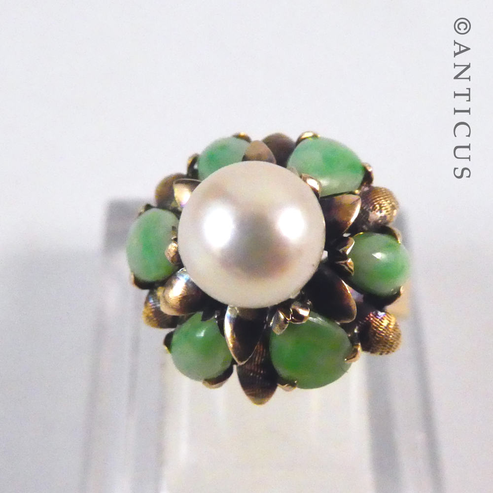 Vintage 18ct Gold Jade and Pearl Ring.
