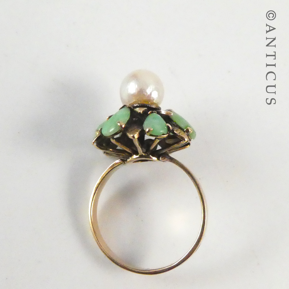 Vintage 18ct Gold Jade and Pearl Ring.