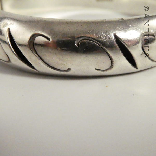 Mexican Sterling Silver Snap Bangle.