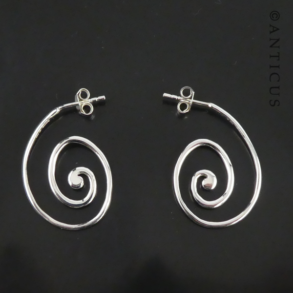 Silver Curled Circle Hoop Earrings.