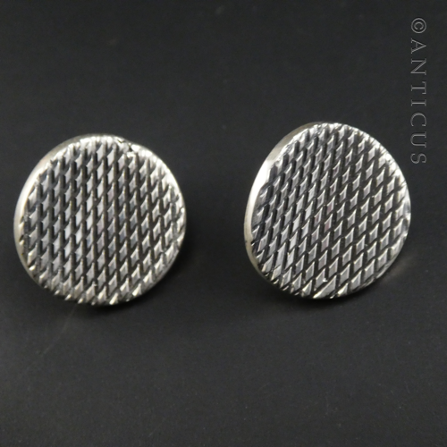 Concave Silver Disc Earrings with Hatched Design.