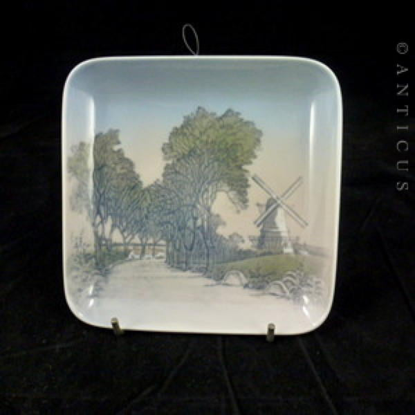 Bing & Grondahl Dish, Dybolle Molle.